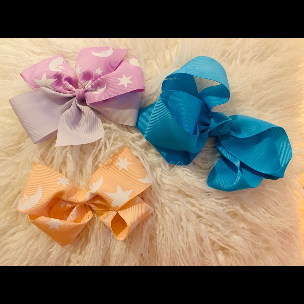 5 for $25 🤩🤩 3 hair pins